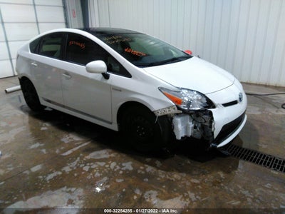 TOYOTA PRIUS 2015