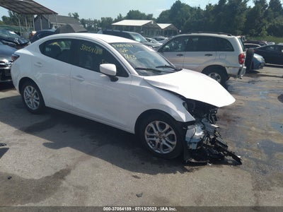 Scion Ia 2016