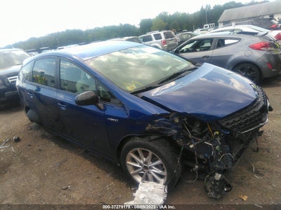 Toyota Prius v 2012