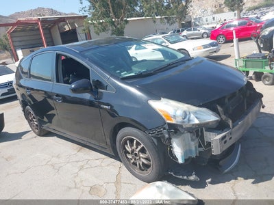 Toyota Prius v 2014