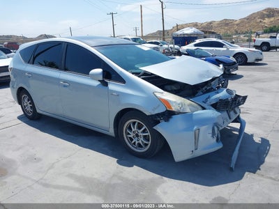 Toyota Prius v 2014