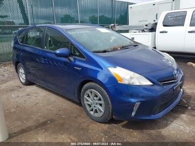 Toyota Prius v 2012