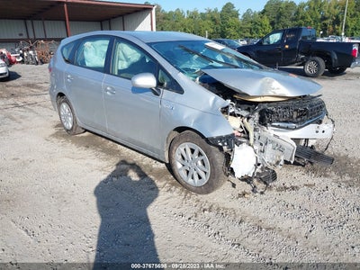 Toyota Prius v 2014