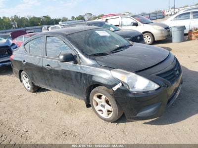 Nissan Versa 2015