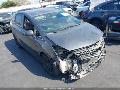 Toyota Prius v 2014
