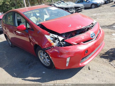 Toyota Prius v 2012