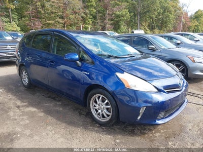 Toyota Prius v 2012