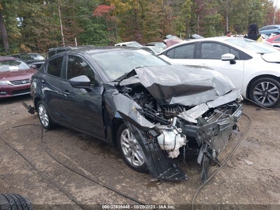 Scion Ia 2016