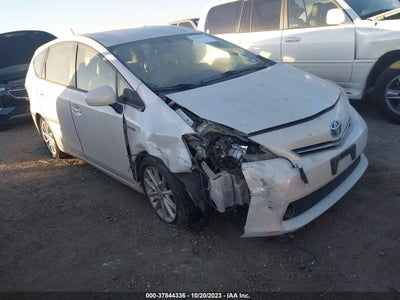 Toyota Prius v 2014