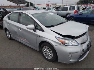 Toyota Prius plug-in 2014