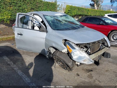 Nissan Versa 2015