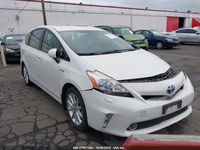Toyota Prius v 2012