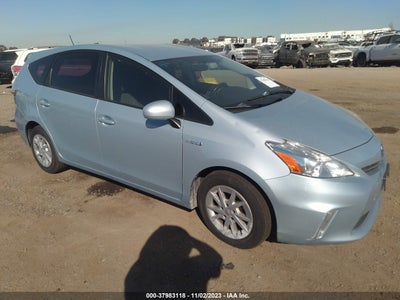 Toyota Prius v 2014
