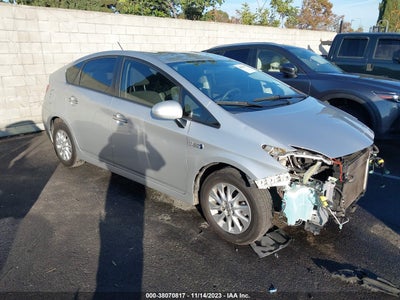 Toyota Prius plug-in 2014