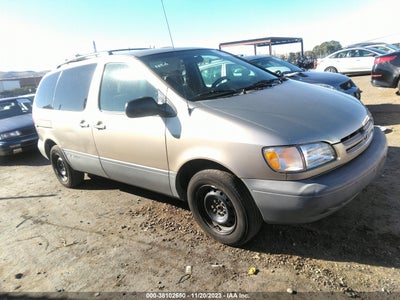 Toyota Sienna 2000