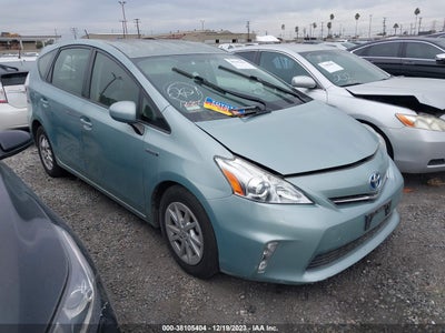 Toyota Prius v 2013