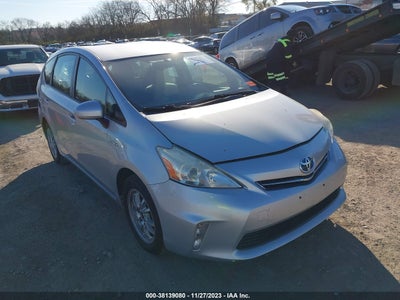 Toyota Prius v 2013
