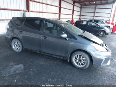 Toyota Prius v 2014