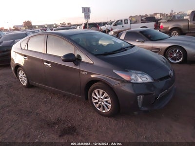 Toyota Prius Plug-In 2014