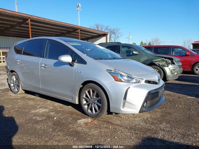 Toyota Prius v 2015