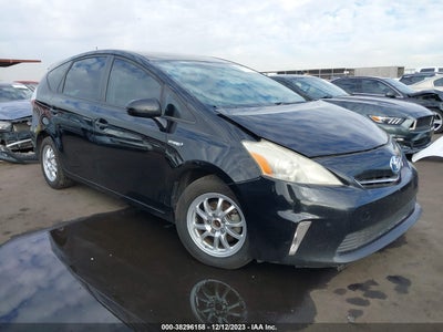 Toyota Prius v 2012