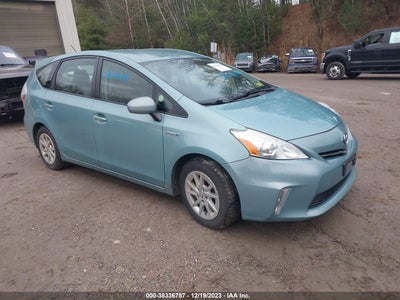 Toyota Prius v 2013