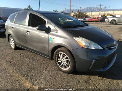 Toyota Prius v 2012