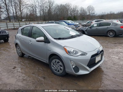 Toyota Prius c 2016