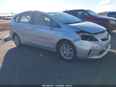 Toyota Prius v 2013