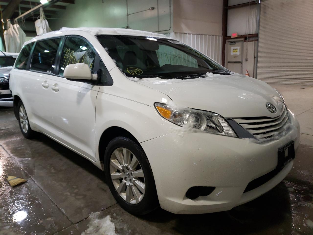Toyota Sienna 2015