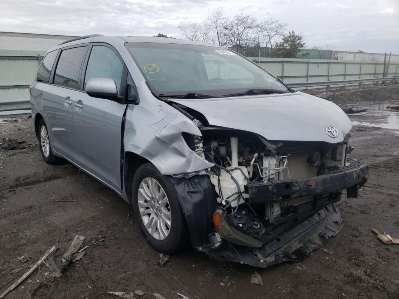Toyota Sienna 2015