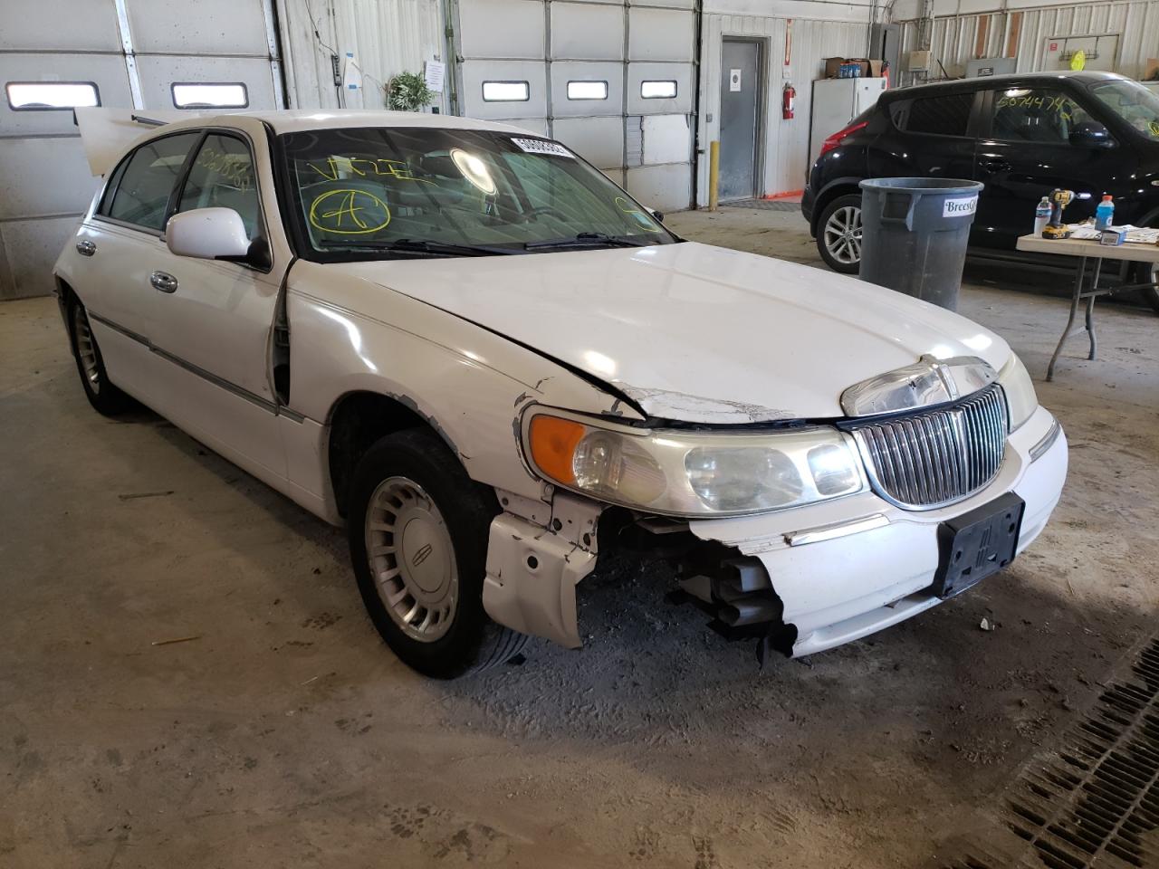 LINCOLN TOWN CAR 2000