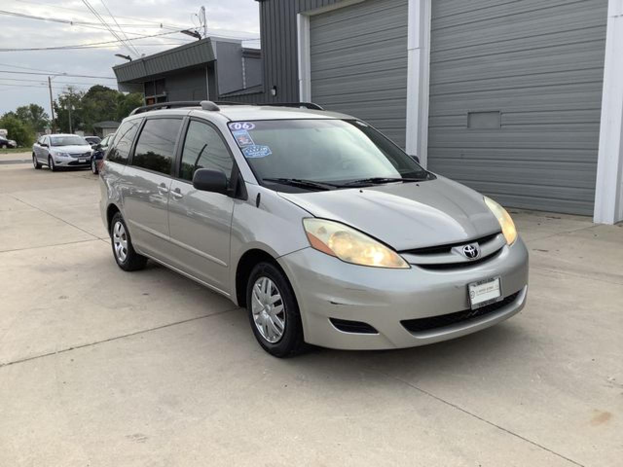 TOYOTA SIENNA CE 2006