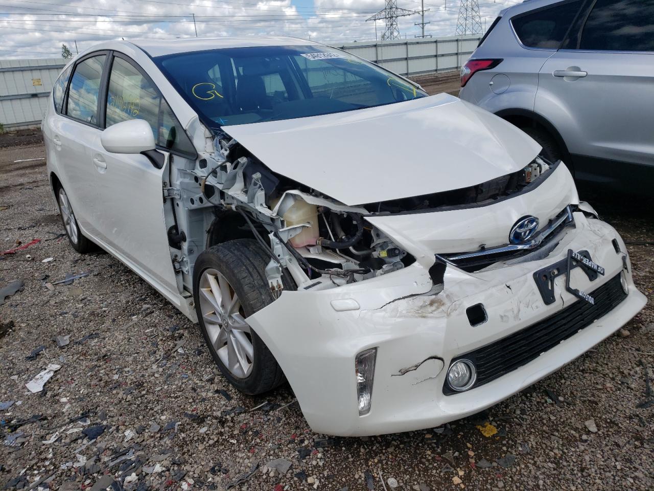 Toyota Prius v 2012