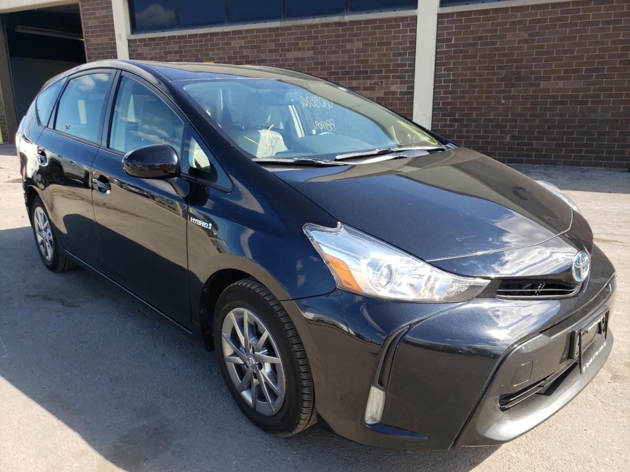 Toyota Prius v 2016