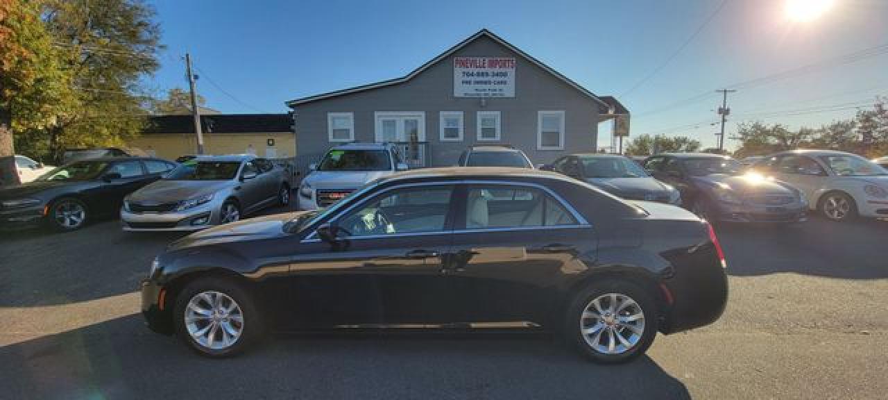 CHRYSLER 300 2015
