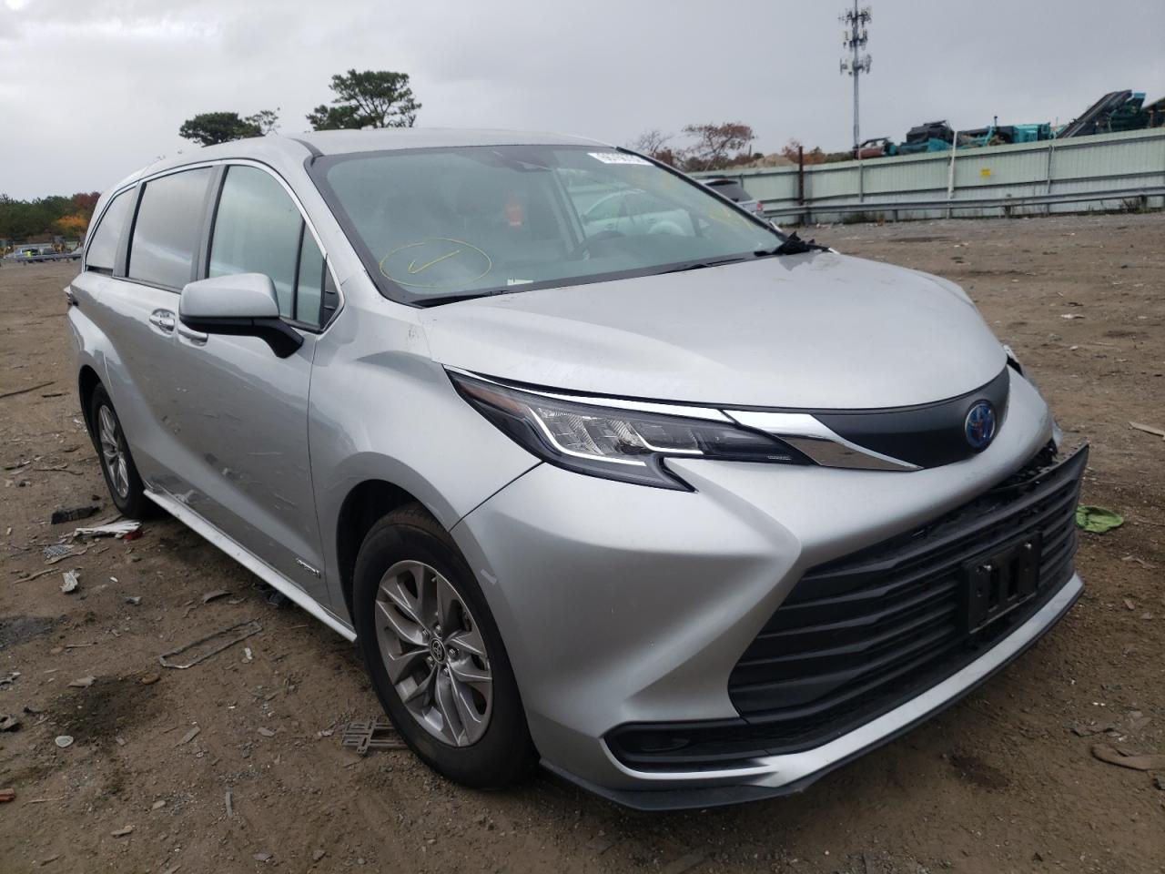 TOYOTA SIENNA LE 2021