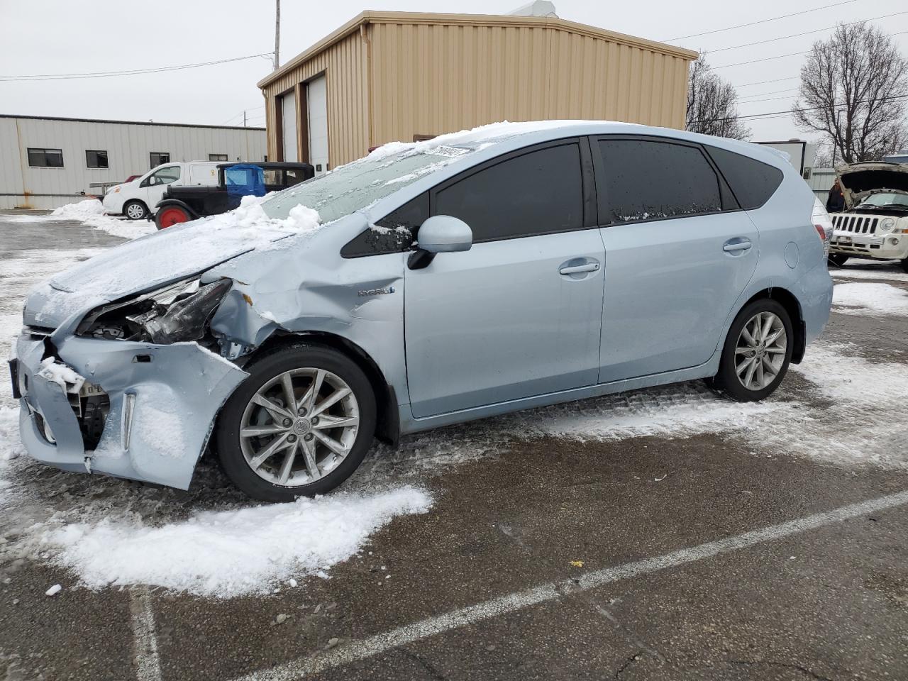 Toyota Prius v 2014