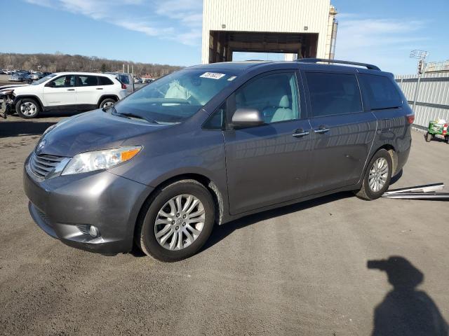 Toyota Sienna 2015
