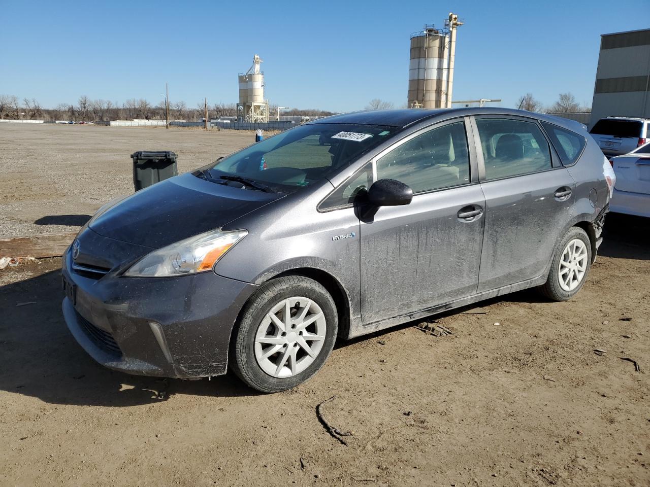 Toyota Prius v 2013