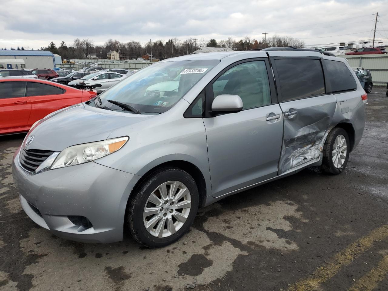 TOYOTA SIENNA LE 2014