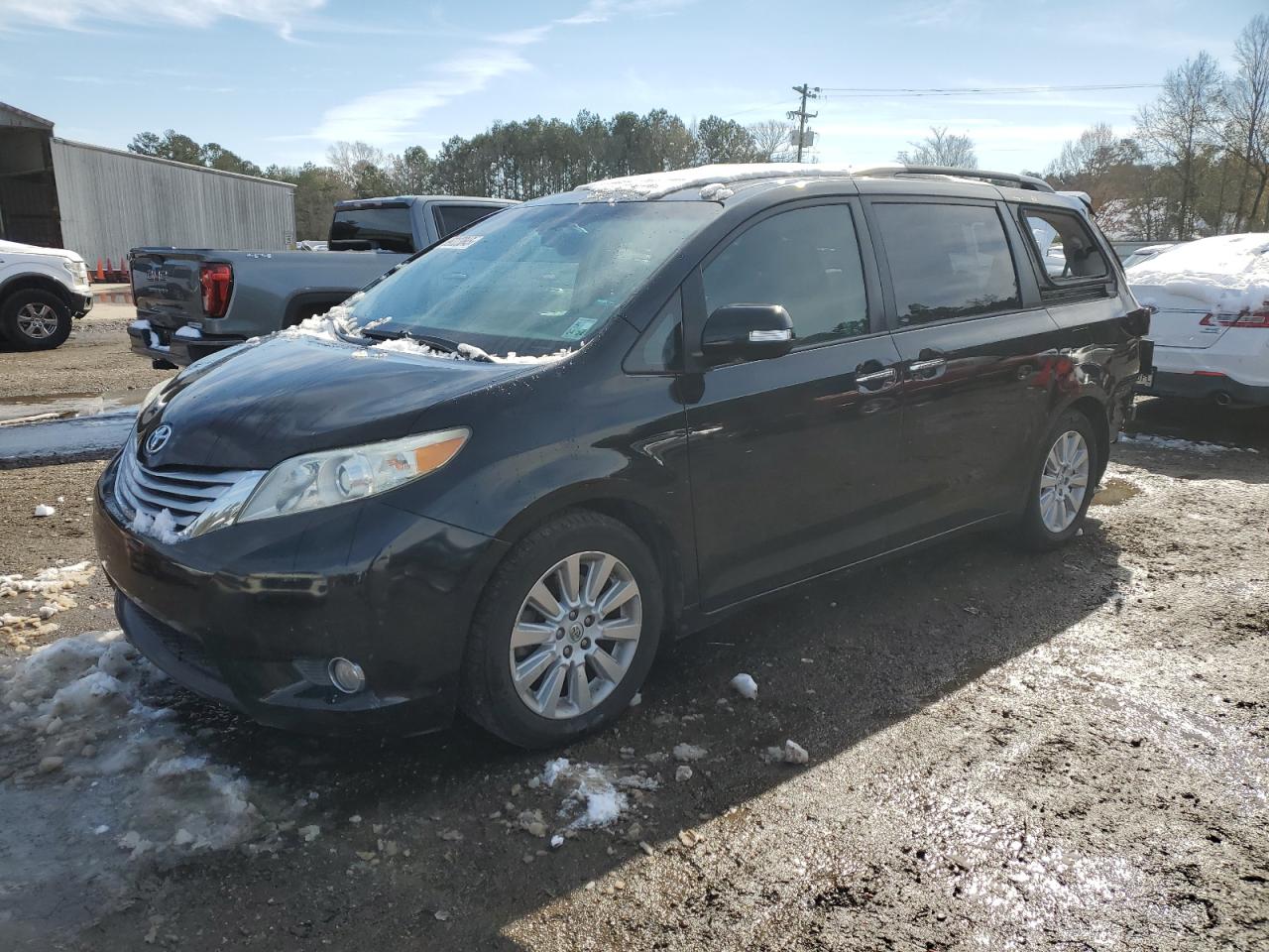 TOYOTA SIENNA XLE 2013
