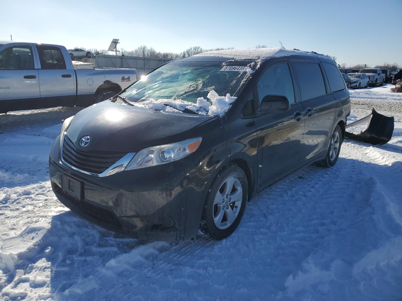 TOYOTA SIENNA LE 2015