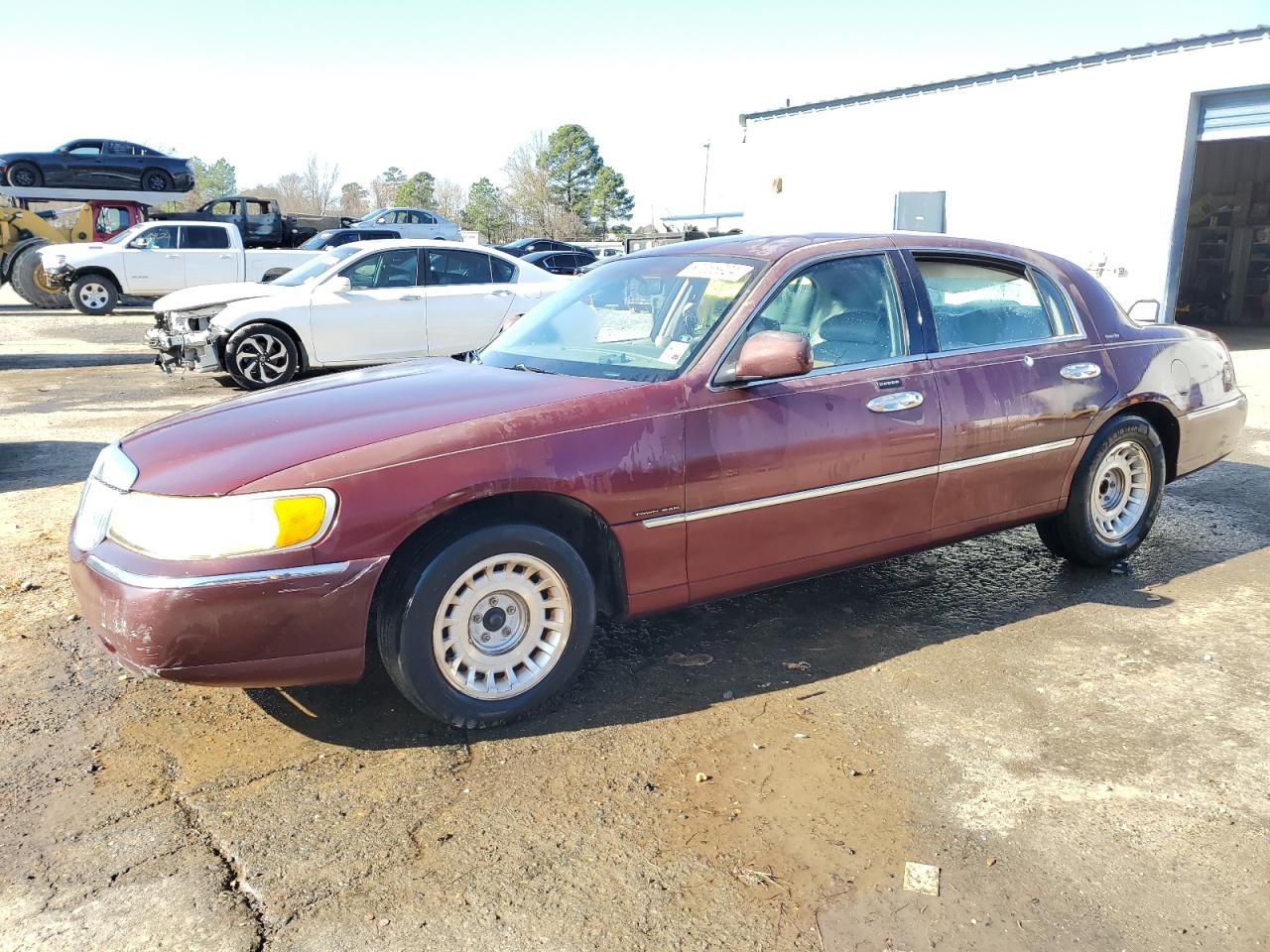 LINCOLN TOWN CAR E 2000
