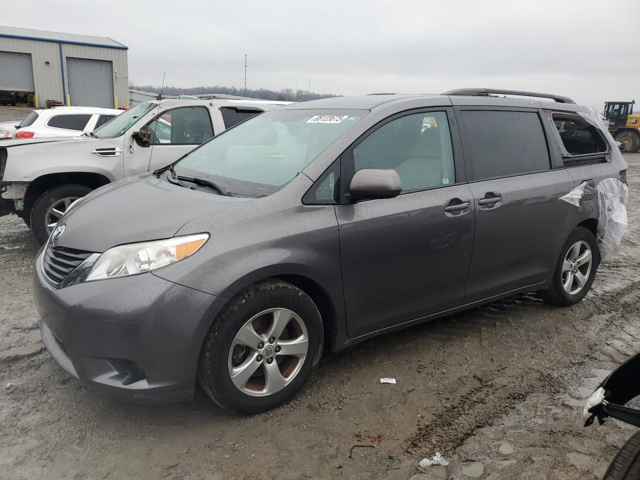 TOYOTA SIENNA LE 2014