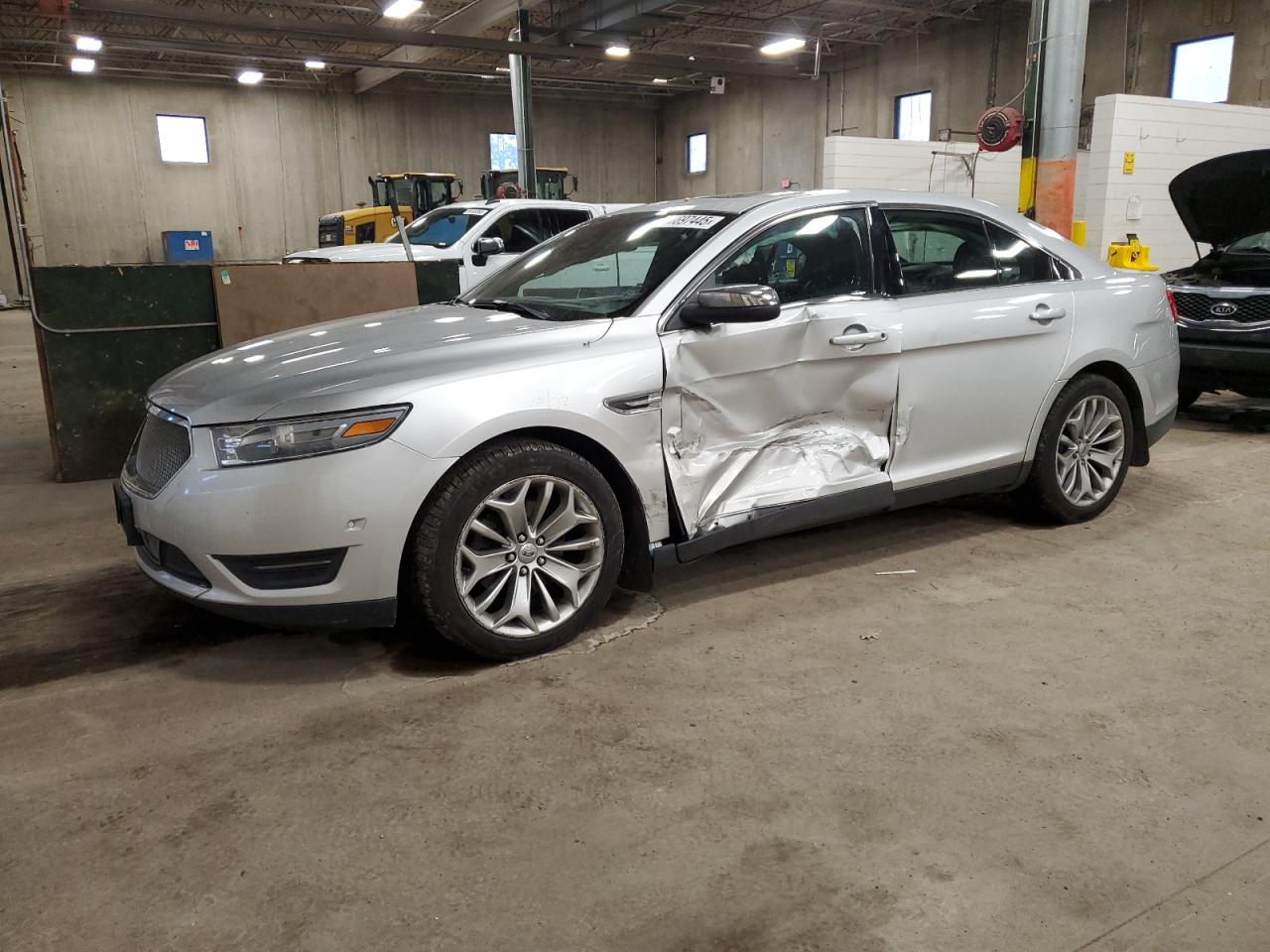 FORD TAURUS LIM 2013