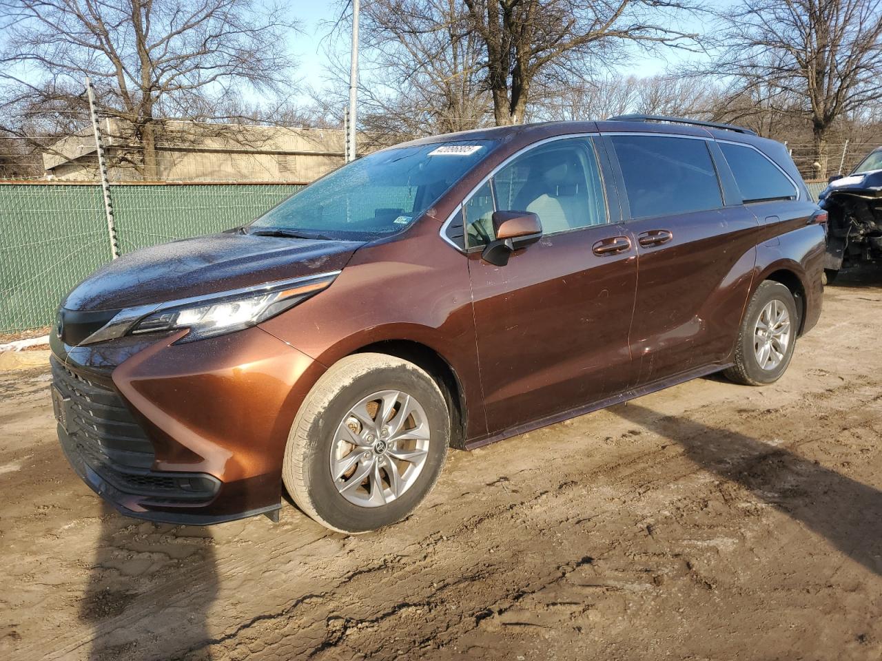 TOYOTA SIENNA LE 2022