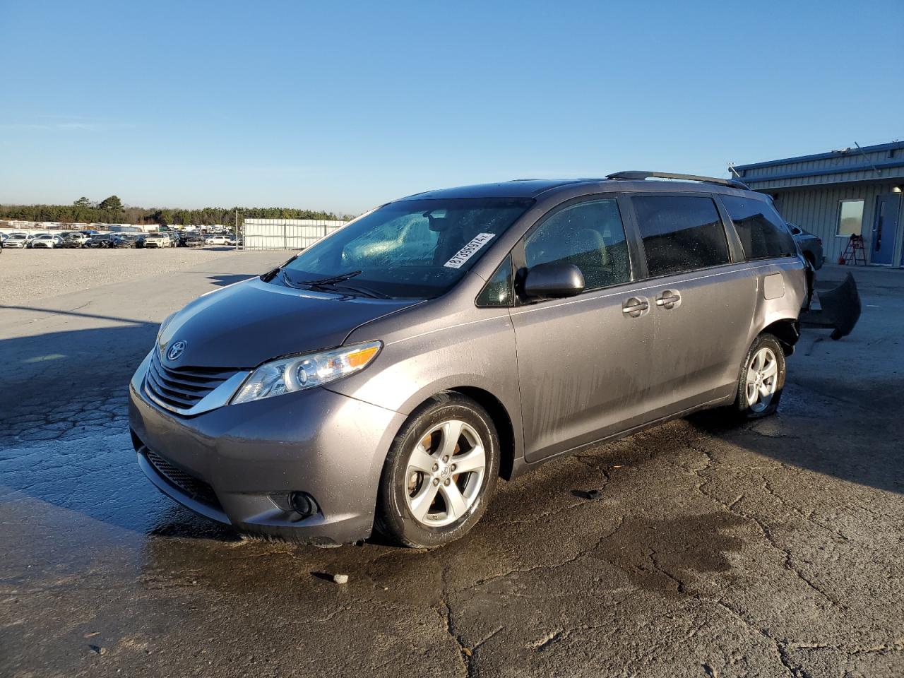 TOYOTA SIENNA LE 2015