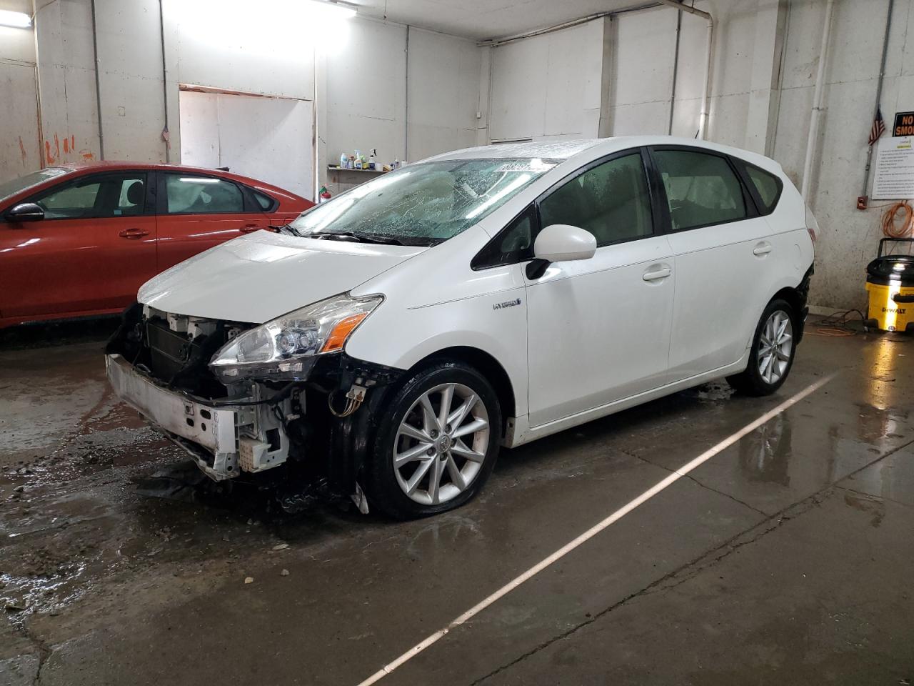 TOYOTA PRIUS V 2012