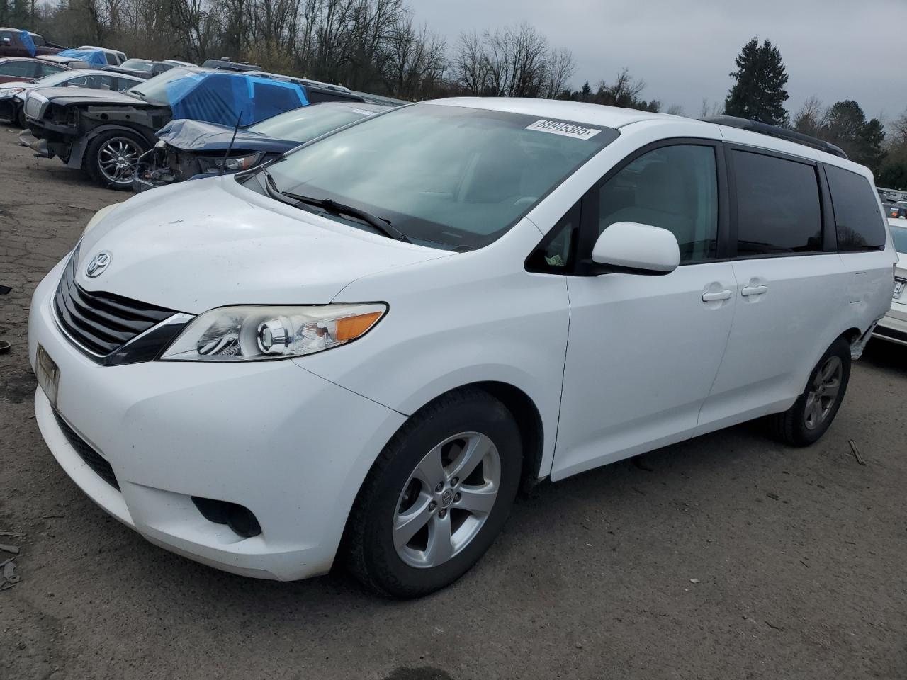 TOYOTA SIENNA LE 2014